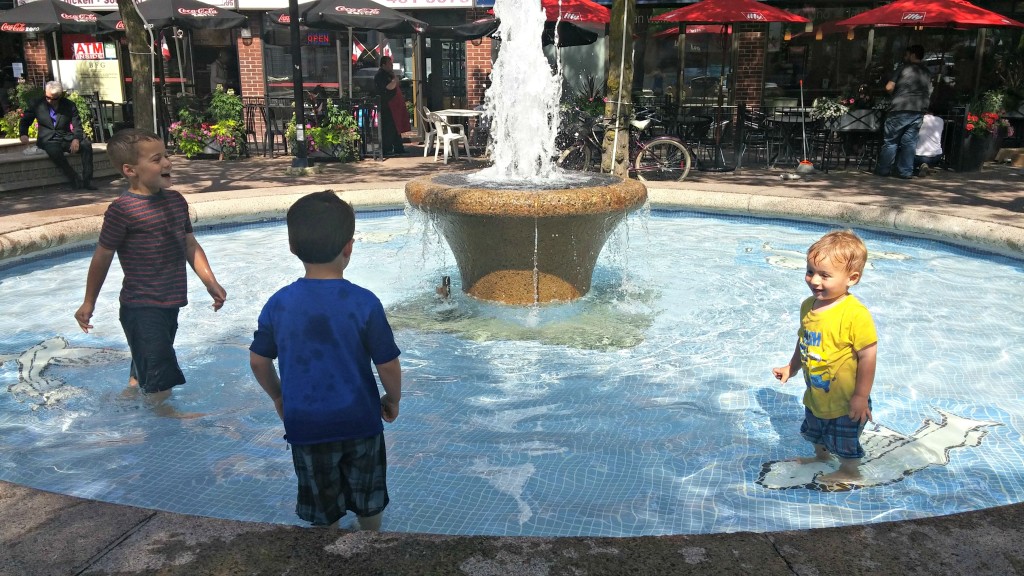 endmomguilt-boys-in-fountain
