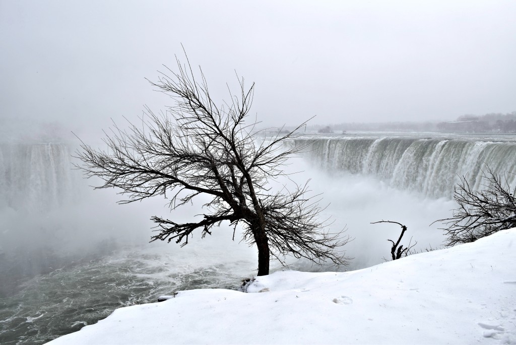niagara-falls-winter