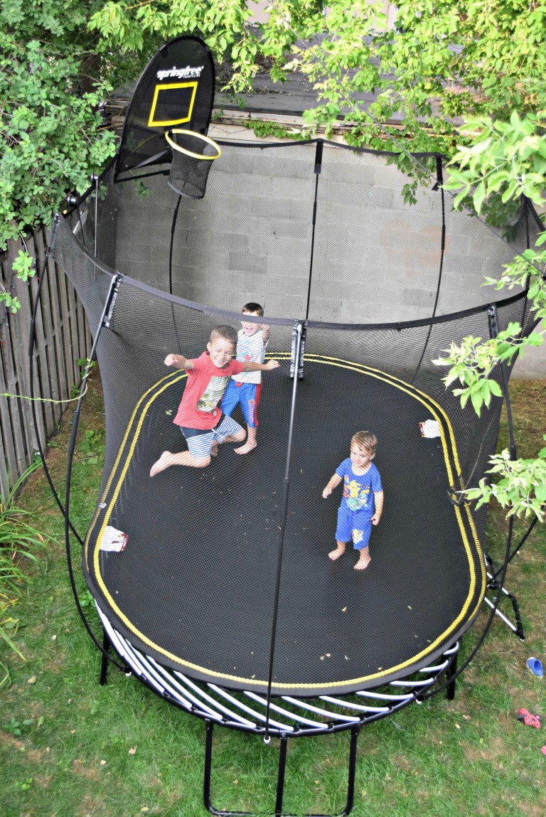 benefits of a springfree trampoline and a giveaway
