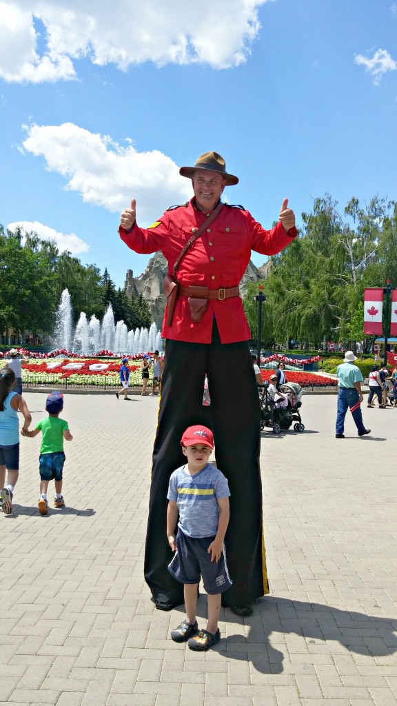 wonderland street performers