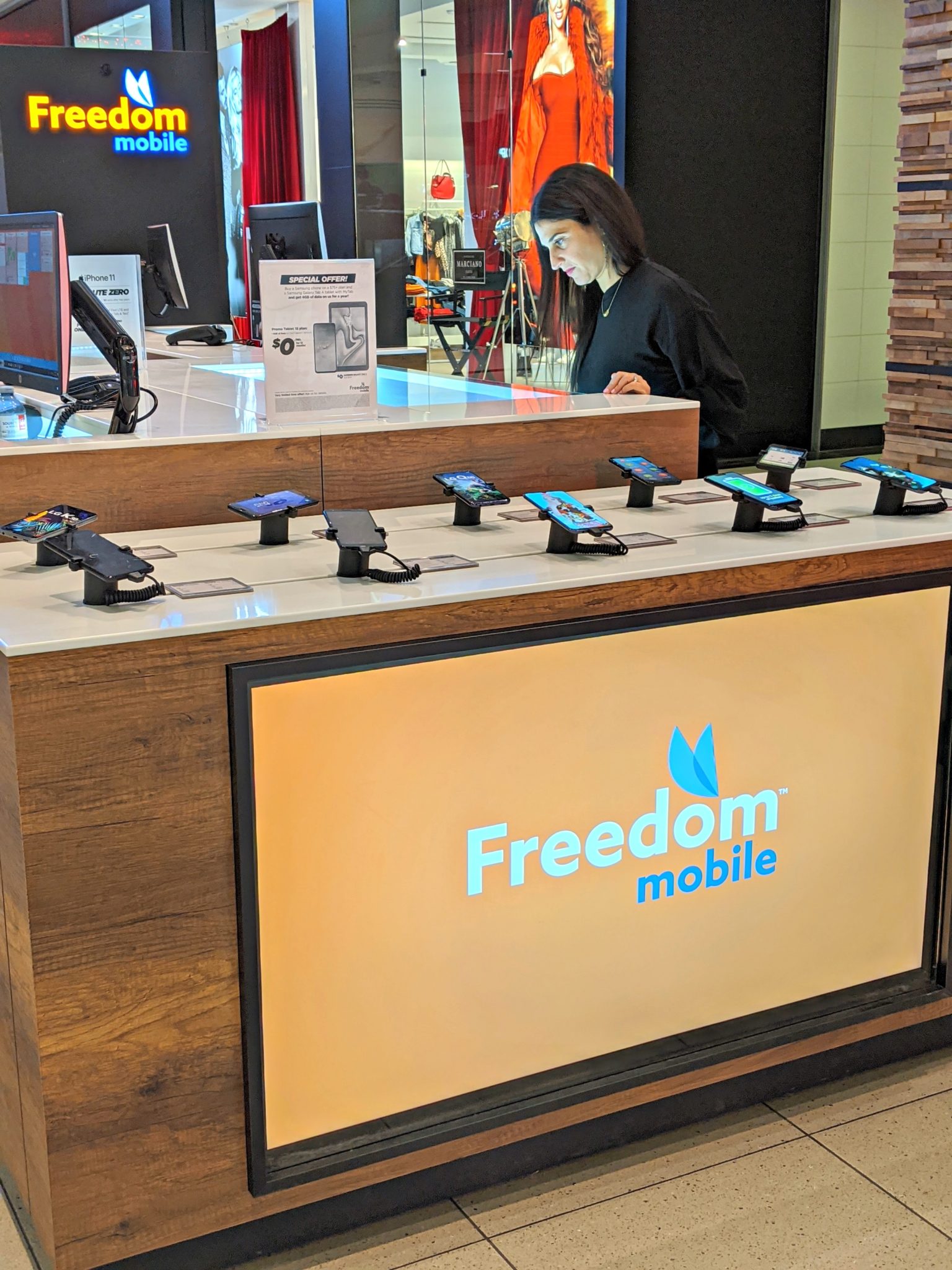 freedom mobile pearson airport